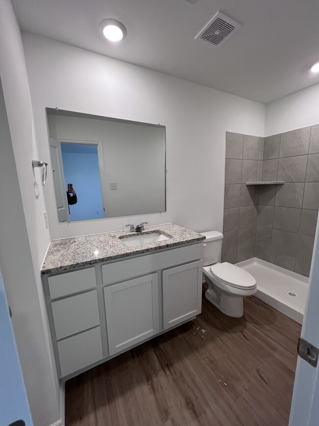 Building Photo - 2305 Wolford Ct
