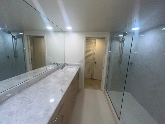 Building Photo - 988 Boulevard of the Arts