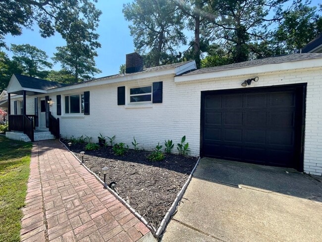 Building Photo - 3561 Champlain Ln