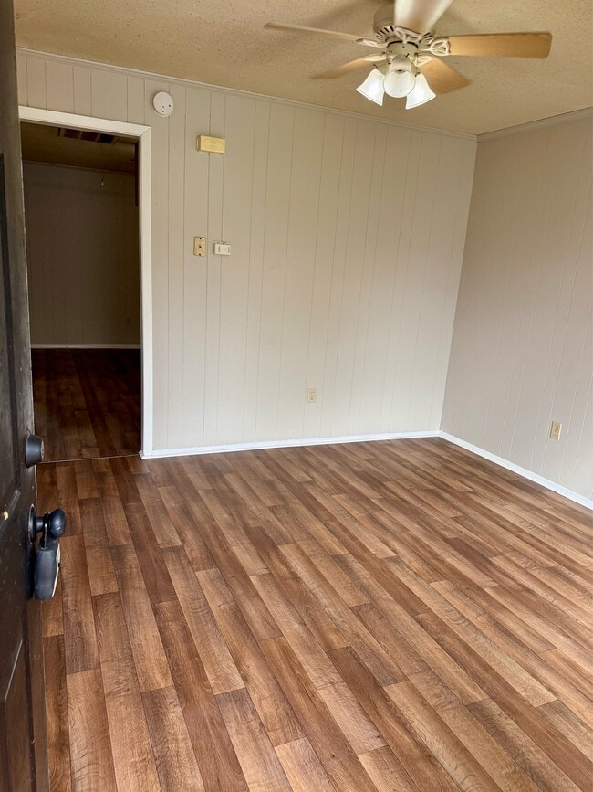 Building Photo - 103 Dorman Ave