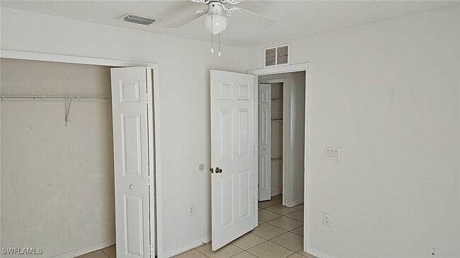 Building Photo - 832 Palomino St E