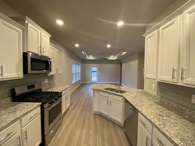 Building Photo - 1348 Rosefield Dr W