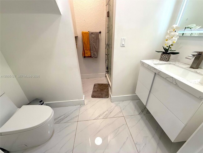 Building Photo - 758 NE 34th Ave