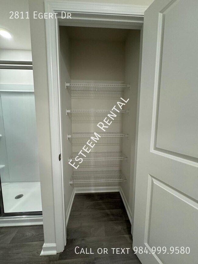 Building Photo - 2811 Egert Dr