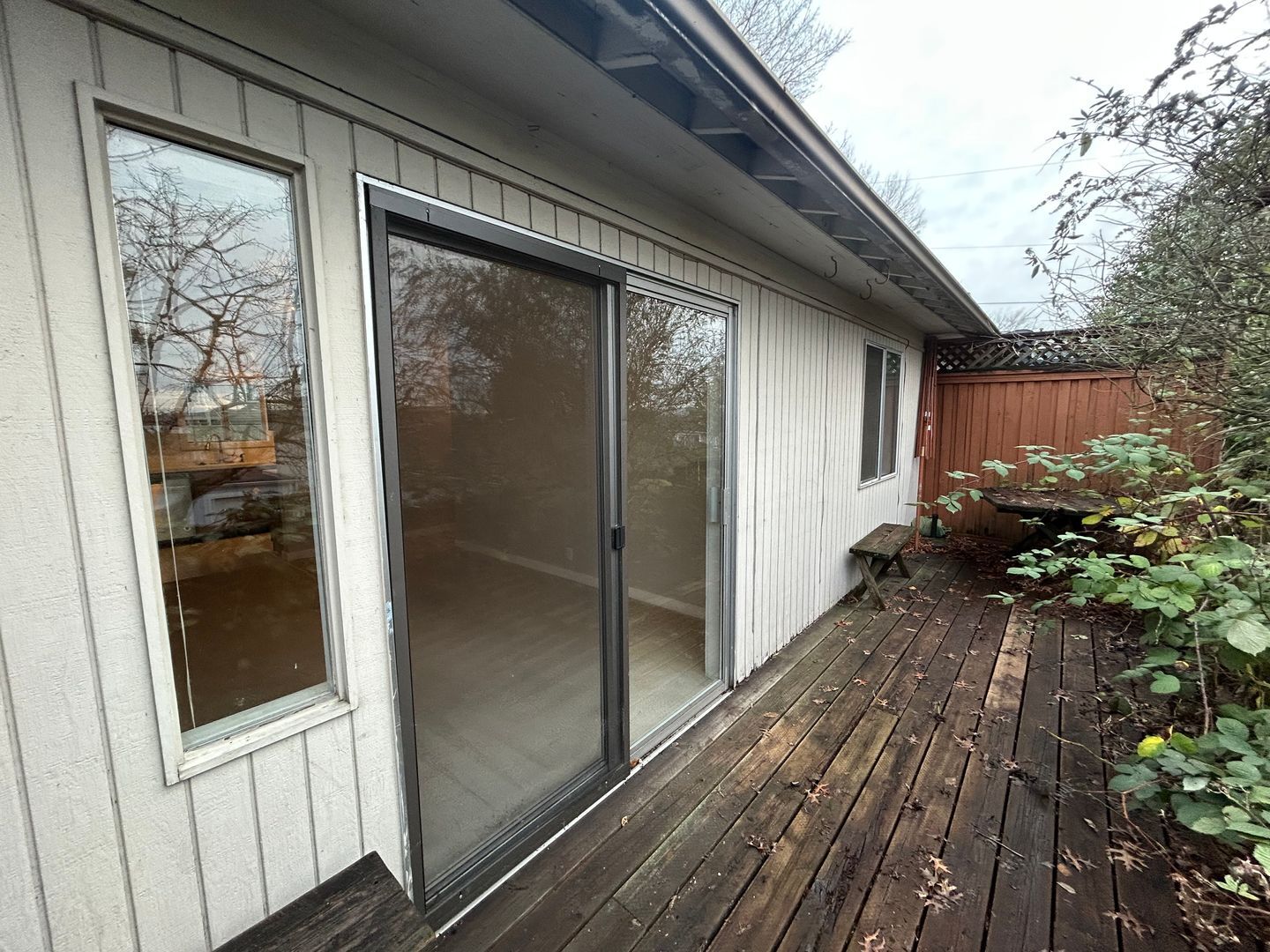 Building Photo - Kostar Duplex