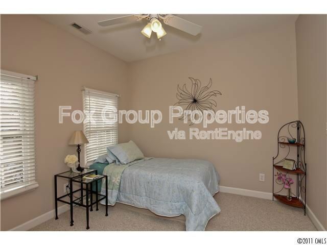 Building Photo - 12129 Memory Ln