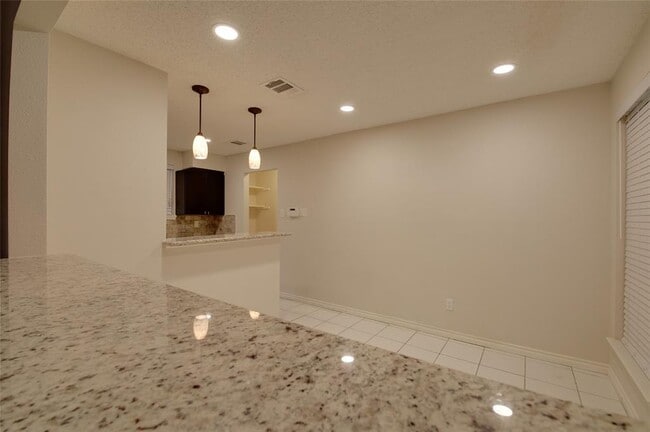 Building Photo - 6526 Foxfern Cir