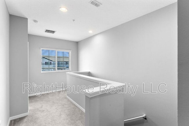 Building Photo - 323 Rustic Loop