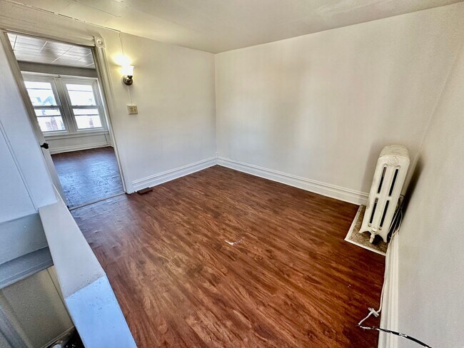 Building Photo - Renovated 4 bedroom, 1.5 bathroom house in South Allentown!