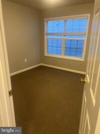 Building Photo - 9138 Mineola Ct