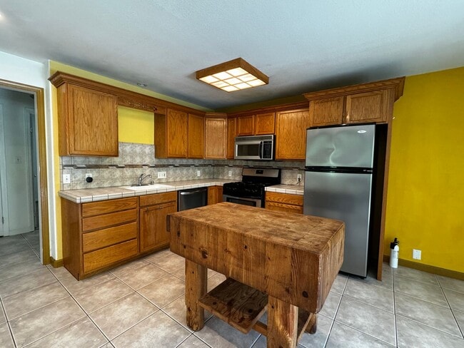 Building Photo - 1843 Square Foot River Front two level hom...