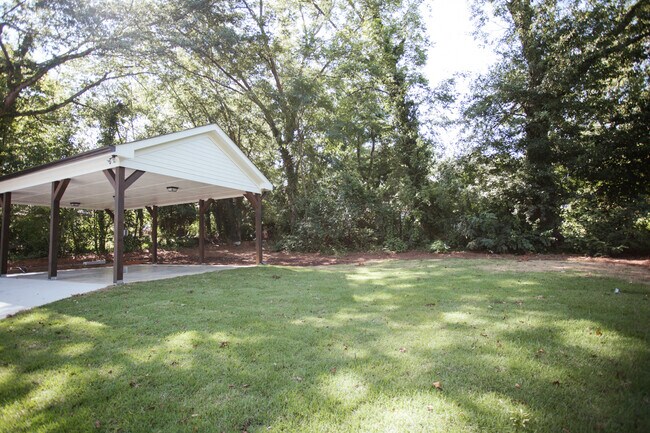 Building Photo - 139 E Cloverhurst Ave