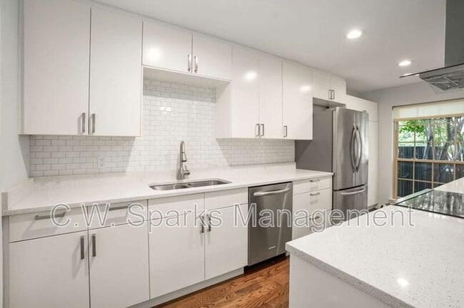 Building Photo - 7615 Woodthrush Dr