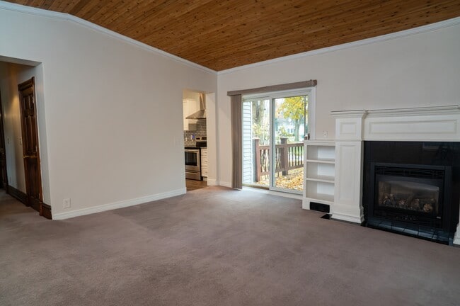 Building Photo - 422 S Michigan Ave