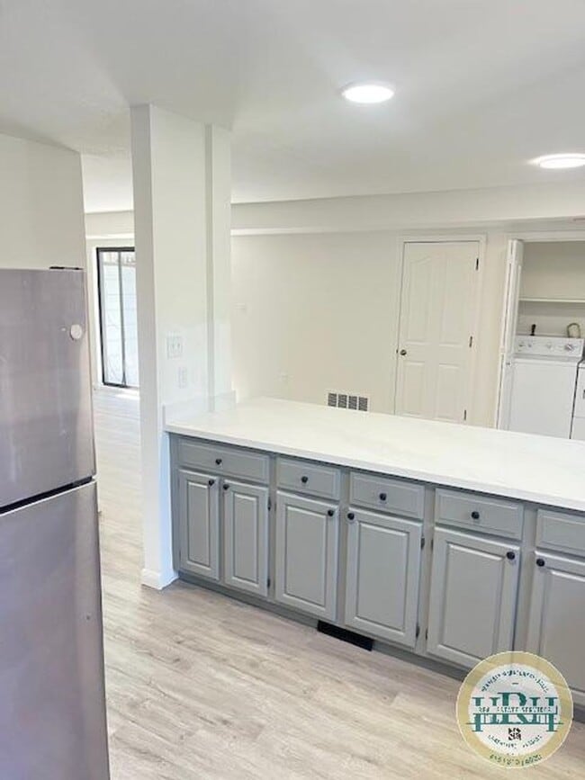 Building Photo - Spacious 3BR|2.5BA Home in the heart of Br...