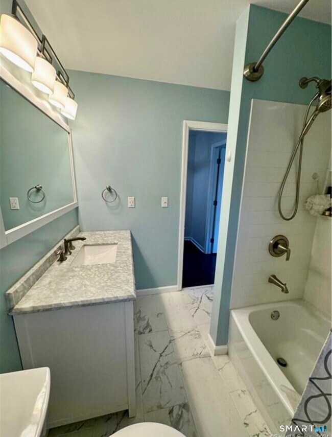 Building Photo - 41 Nash Pl