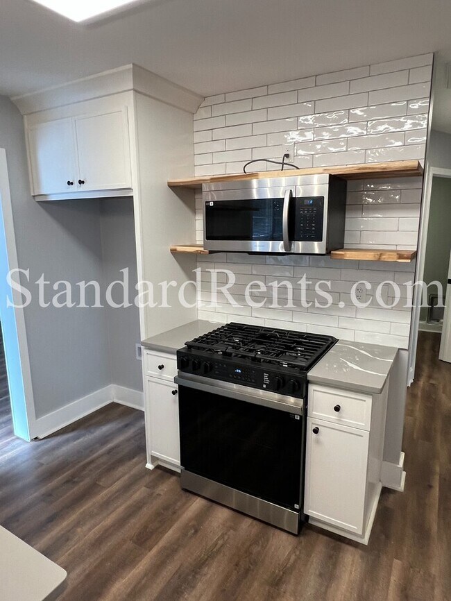 Building Photo - Updated West Midtown Bungalow