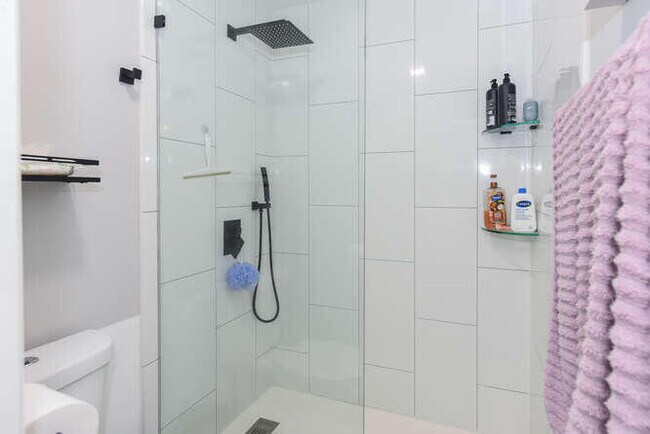 Building Photo - 108 Sherwood Cir