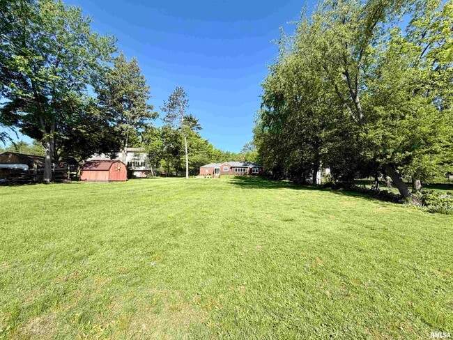 Building Photo - 136 E Hazel Dell Ln