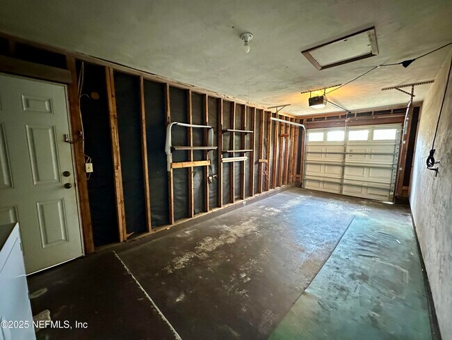 Building Photo - 2623 Debbie Ct
