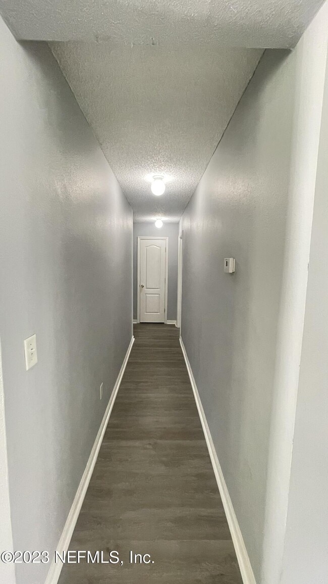 Building Photo - 2387 Brian Lakes Dr E