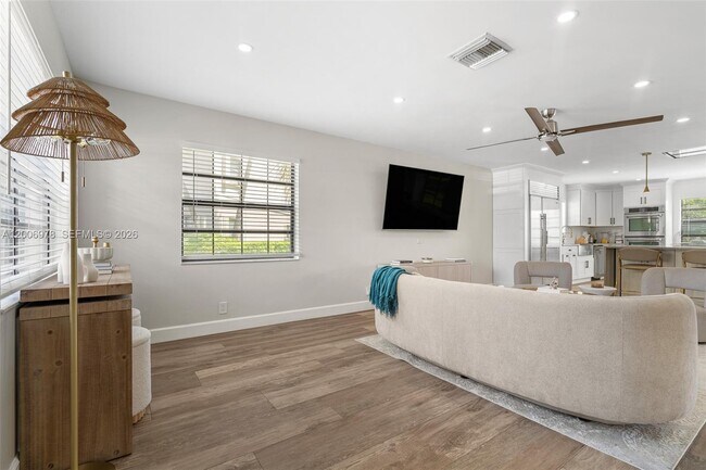 Building Photo - 9161 Vineyard Lake Dr