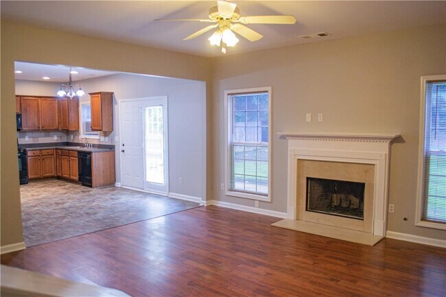 Building Photo - 444 Crestmont Ln