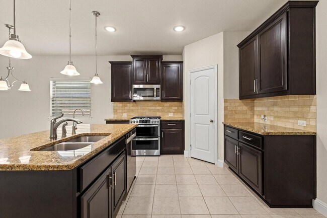 Building Photo - 7822 Cottonwood Dr