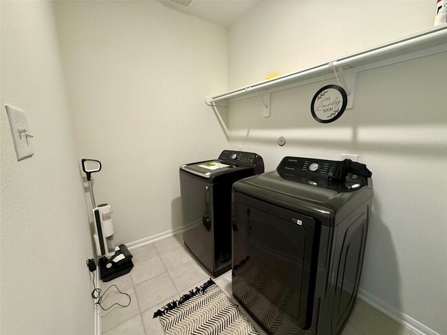 Building Photo - 527 Baobab Wy