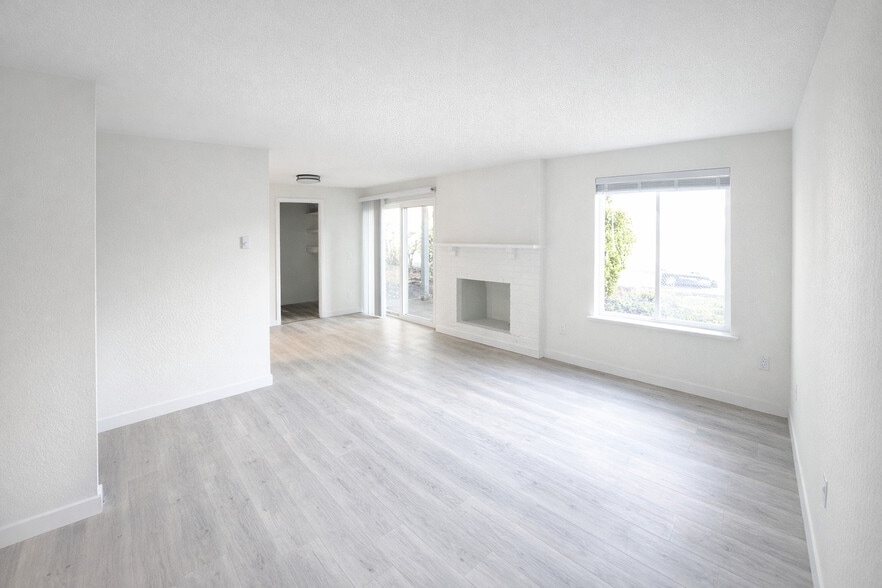 Living Room - Twin Crest Apartments