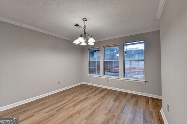 Building Photo - 2115 Glynmoore Dr