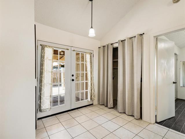 Building Photo - 4621 Riverpark Dr