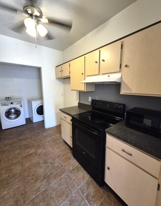 Building Photo - 18841 S Brentford Dr