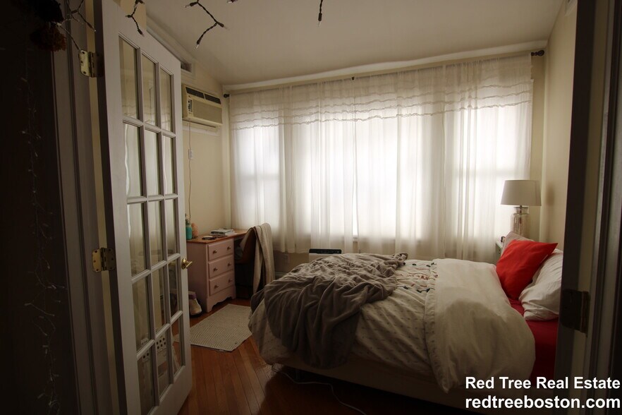 Unit 2 - 1689 Beacon St