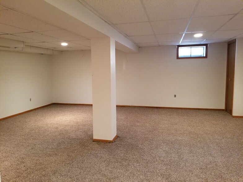Family Room - 118 Chanticleer Ln NE