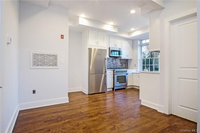 Building Photo - 266 Mamaroneck Ave