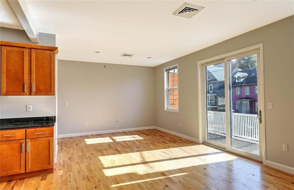 Building Photo - 400 Hope St