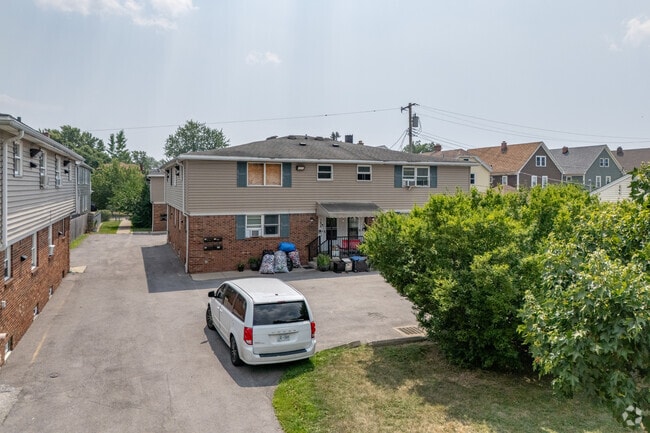 Building Photo - Holling Homes