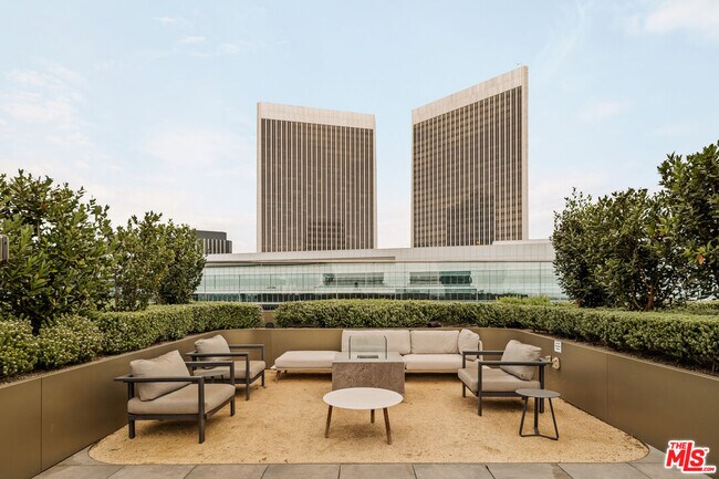 Building Photo - 2025 Ave of the Stars