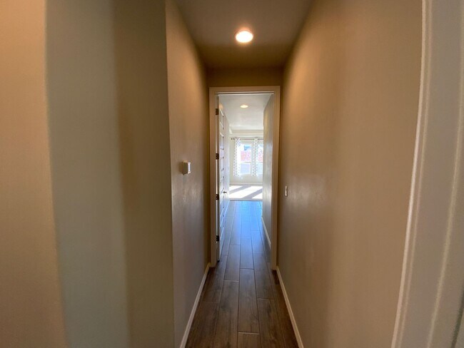 Building Photo - Recent Construction Luxury 4 Bedroom Home Available Near 528 / 550 in Rio Rancho!