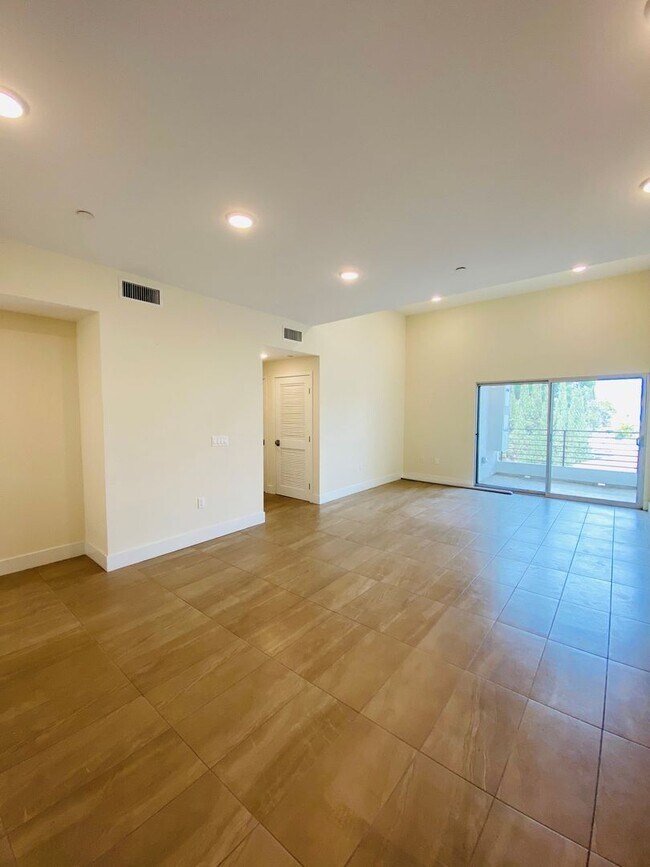 Building Photo - Vista Del Monte Apartments