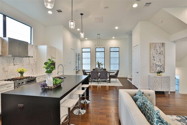 Building Photo - 4527 Graustark St