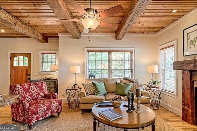 Building Photo - 643 Washington St