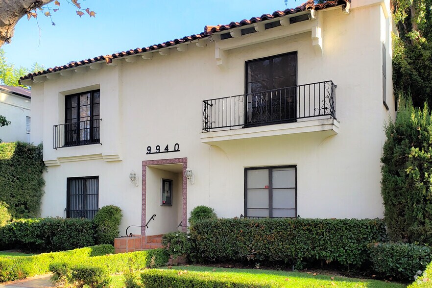 Primary Photo - 9940 Robbins Dr