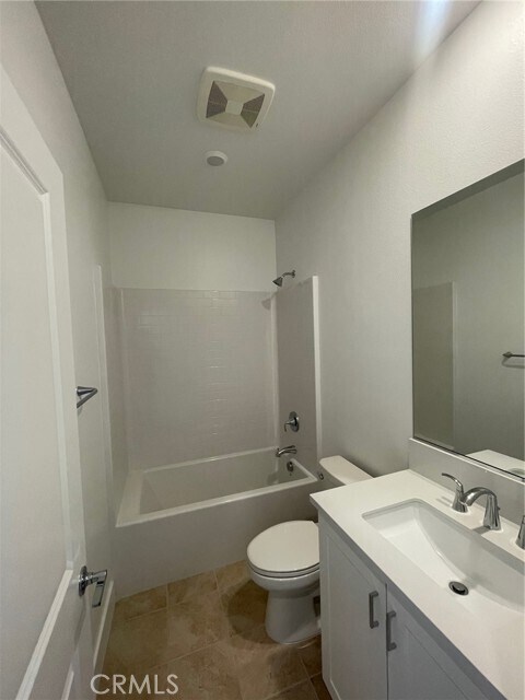 Building Photo - 1184 Silver wood Way