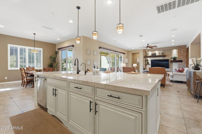 Building Photo - 4908 S Figueroa Ln