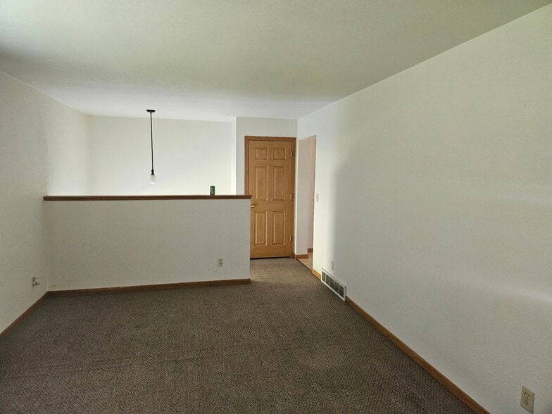 Building Photo - 604 Brown St