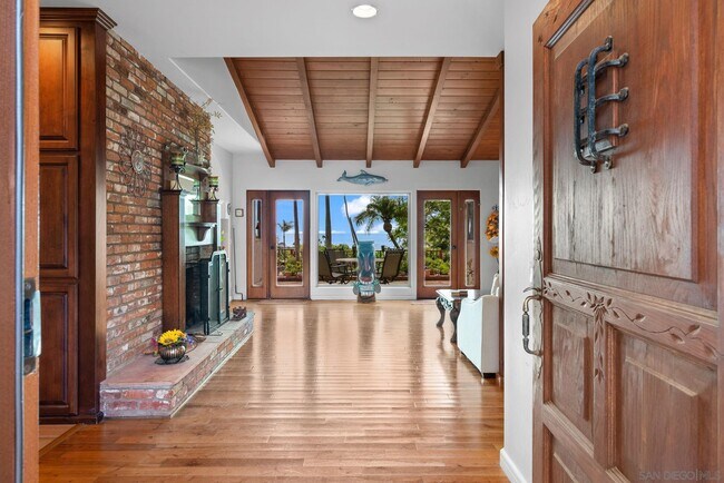 Building Photo - 701 N Granados Ave