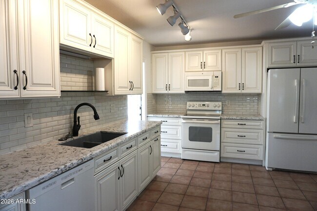 Building Photo - 2331 E Betty Elyse Ln