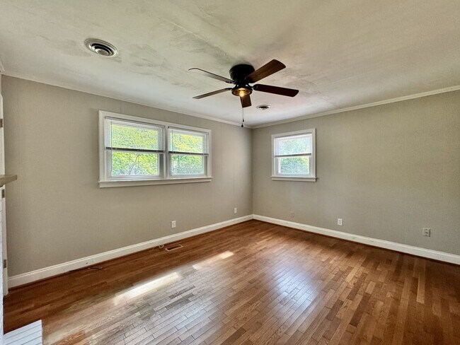 Building Photo - Recently Updated 4-Bedroom Ranch Home w/a 2 Bedroom Guest Cottage! Ready 05-01-26! Pet Friendly Home